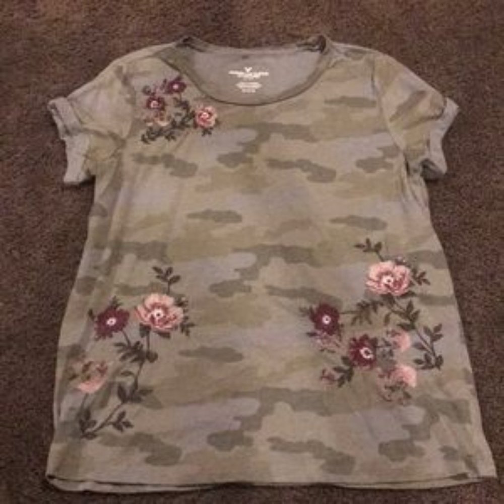 American Eagle floral embroidered camo shirt
